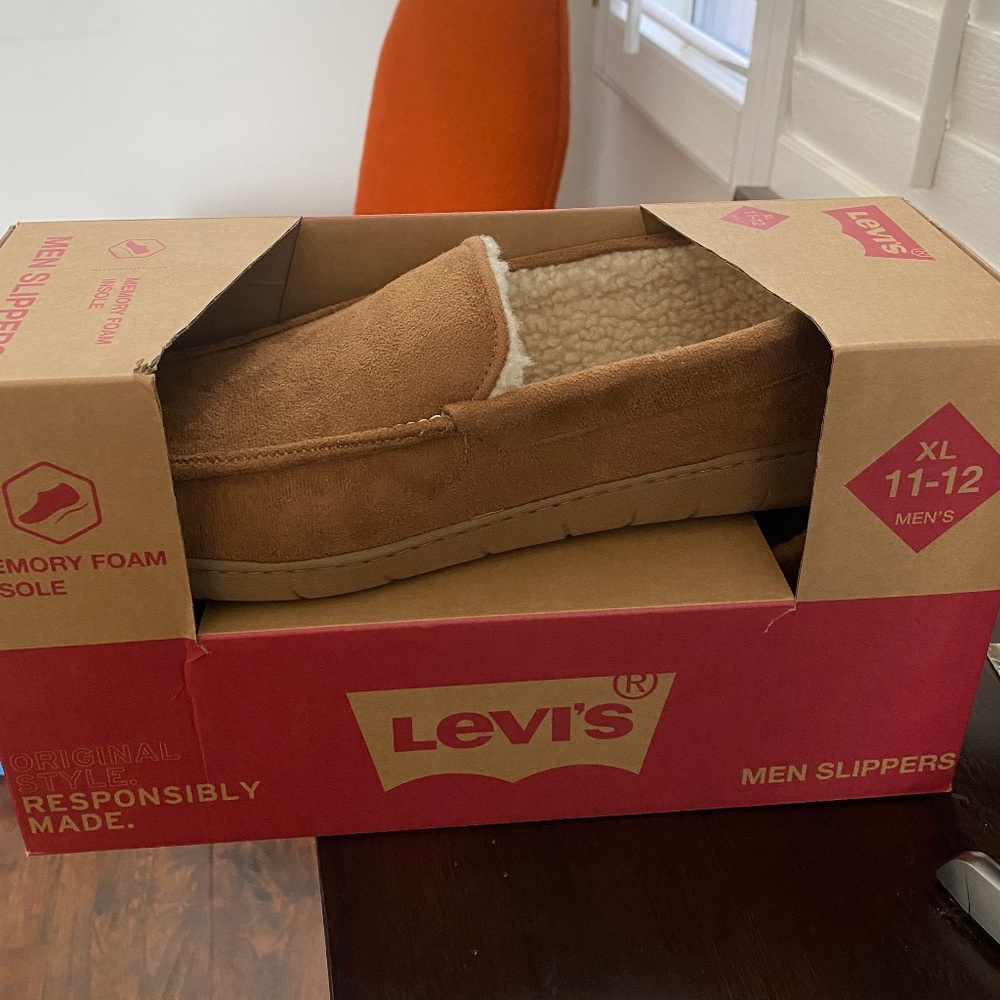 Levi’s Men’s slippers